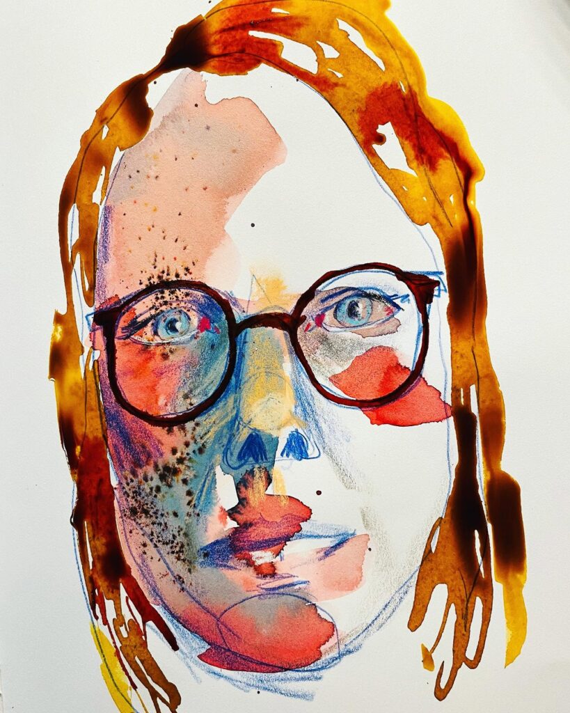 Farbiges Aquarell-Selbstporträt einer Person mit großer runder Brille und warmbraunem Haar.